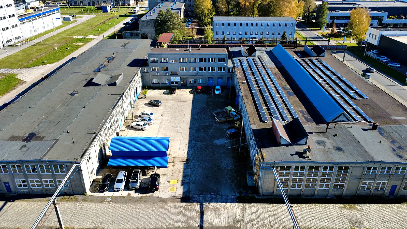 Hale i biurowiec Wydziału Remontowego Bioerg w Oświęcimiu — widok z drona